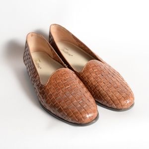 Trotter Womens Brown Leather Loafer Size 7.5 Narro